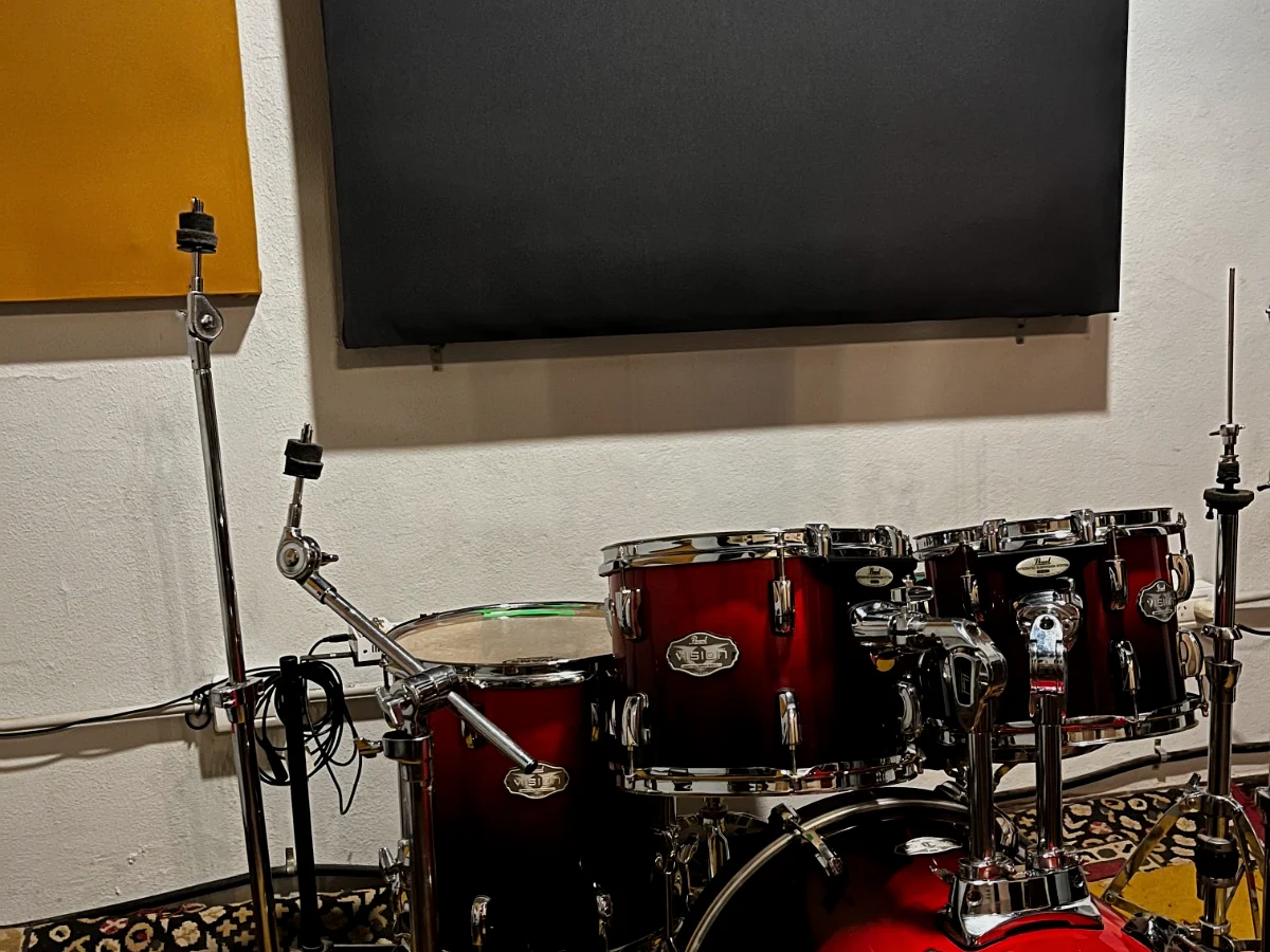 Batería y equipamiento de la sala de ensayo de FerDi